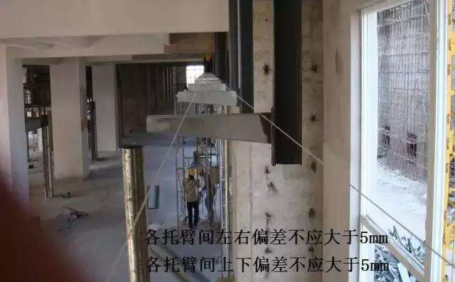 电缆桥架托臂焊接现场