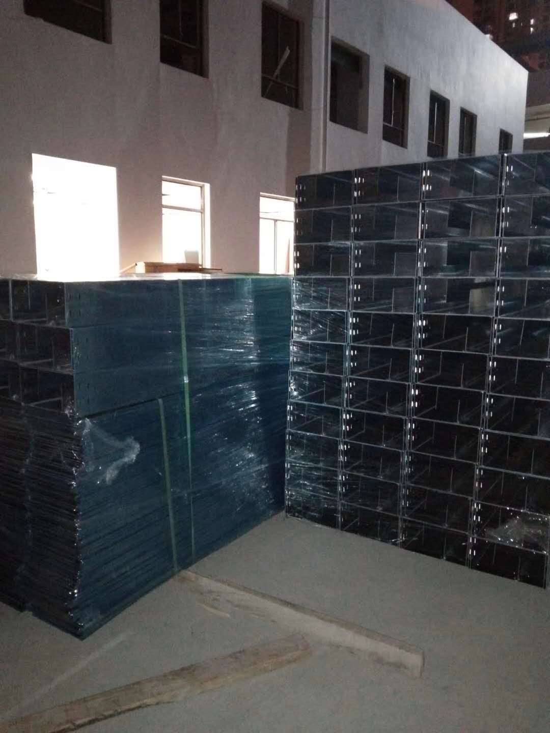 深圳宝安福利改造项目电缆桥架进场