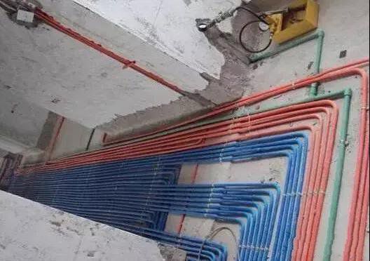 水电这样布管费用当然贵，不要被所谓的“规范”冲昏头脑！