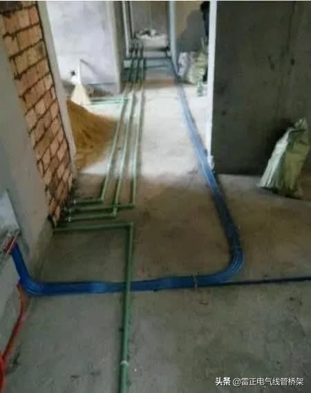 电工师傅活线工艺，隐蔽电线一抽就出来，真是太实用了