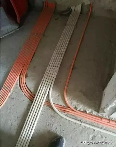 电工师傅活线工艺，隐蔽电线一抽就出来，真是太实用了
