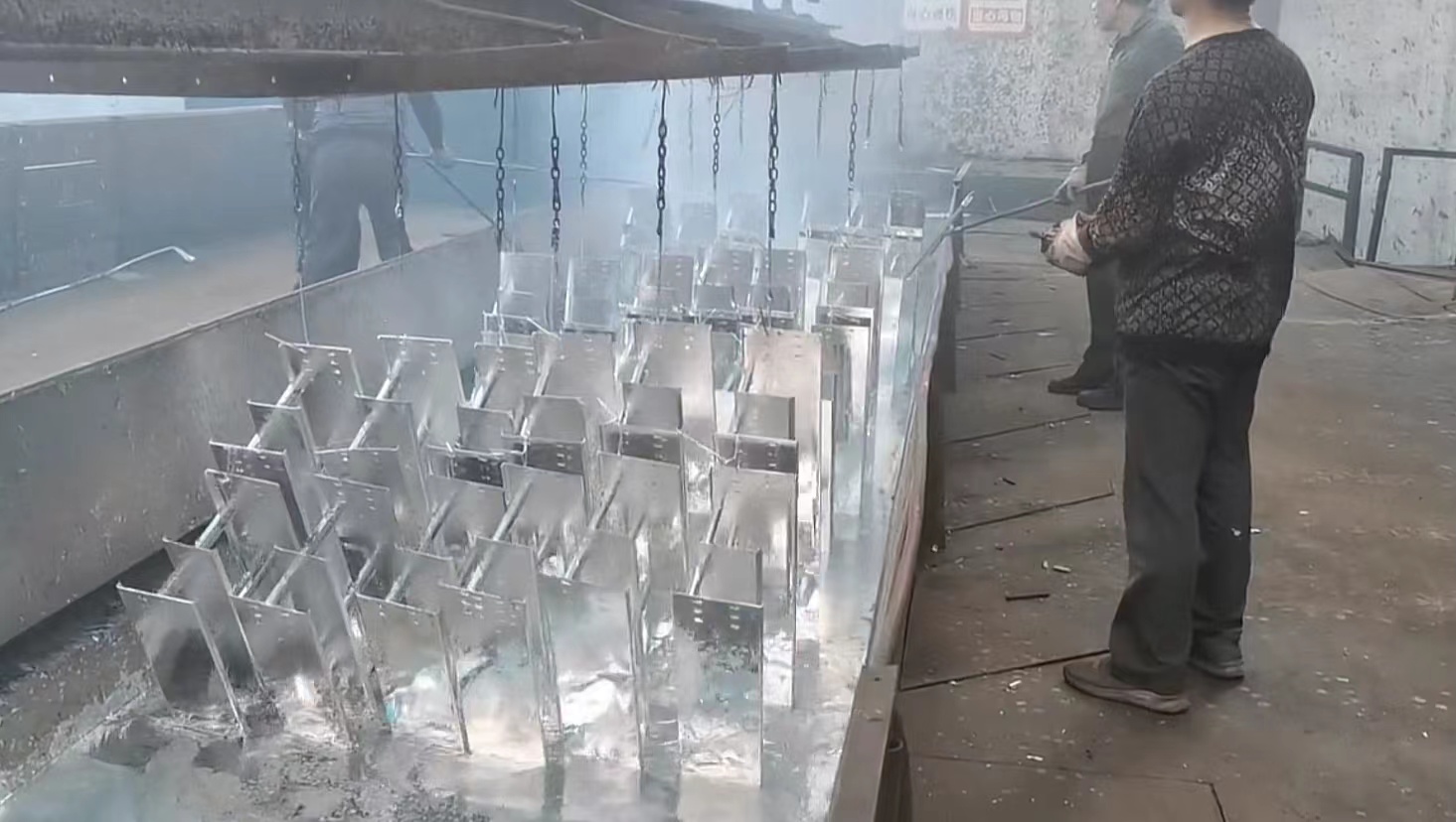 防火桥架和镀锌桥架有什么差异